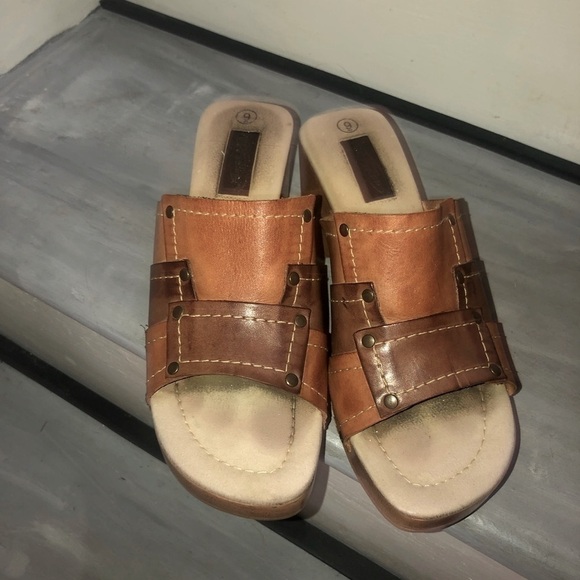 Vintage Tan Leather Sandals - Picture 10 of 10